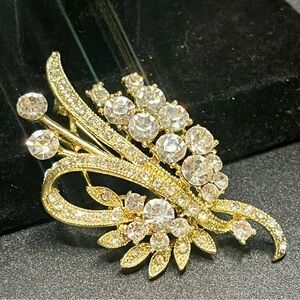 gold tone rhinestone floral spray brooch vintage style